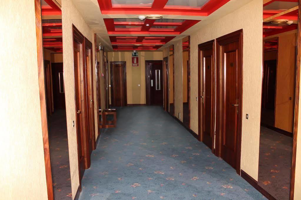 Hotel Marques De Santillana ตอร์เรลาเบกา ภายนอก รูปภาพ