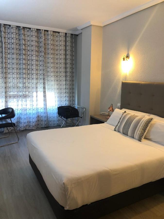 Hotel Marques De Santillana ตอร์เรลาเบกา ภายนอก รูปภาพ